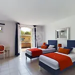 Villa 4 Chambres Avec Piscine
